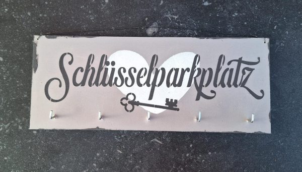 Holzschild Schlüsselparkplatz taupe